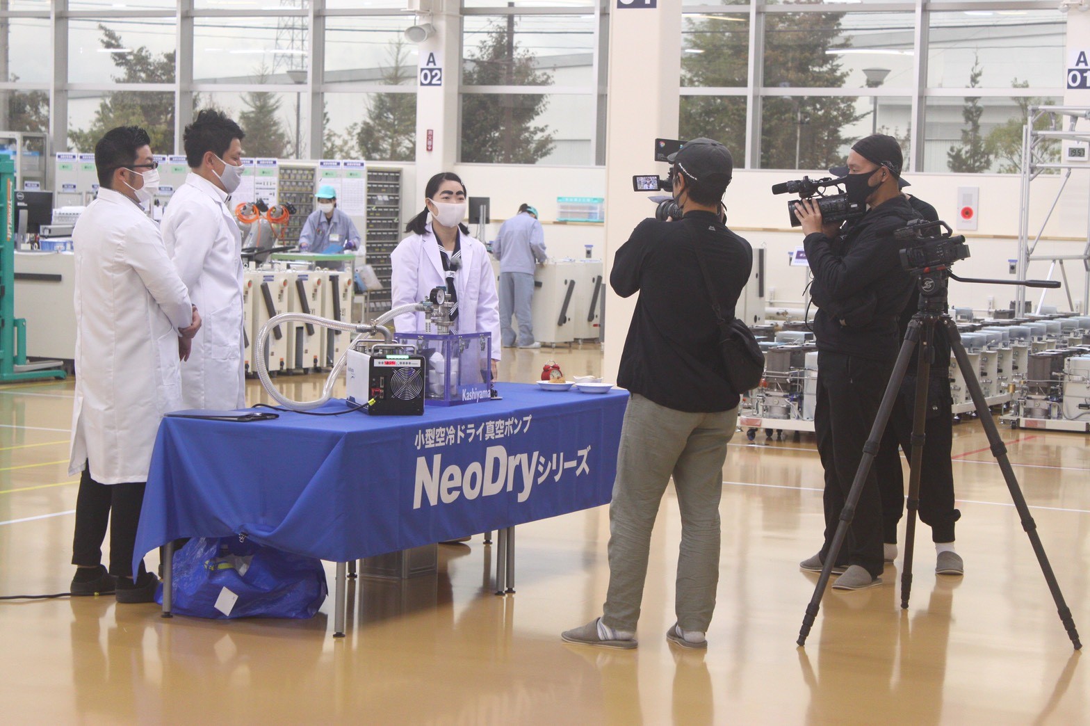 弊社第二工場での撮影風景