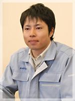 サービスエンジニア 鈴木佑介