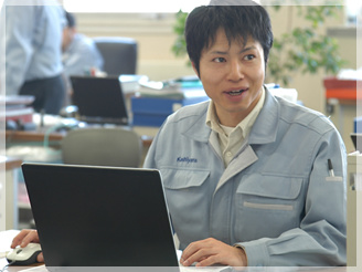 サービスエンジニア 鈴木佑介