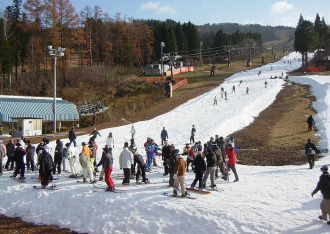 鷲ヶ岳スキー場のアイススノーシステム 写真